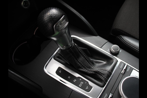 Audi A3 Sportback 1.5 TFSI CNG Automaat S-Line Navigatie Parkeersensoren achter Cruise Control Stoelverwarming 18"Lichtmetalen velgen Ledverlichting Climate Control