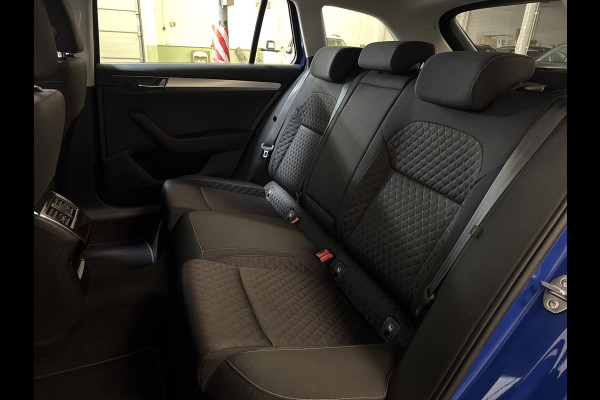 Škoda Superb Combi iV 218PK DSG HYBRID BUSINESS TREKHAAK/NAVI/CANTON-AUDIO