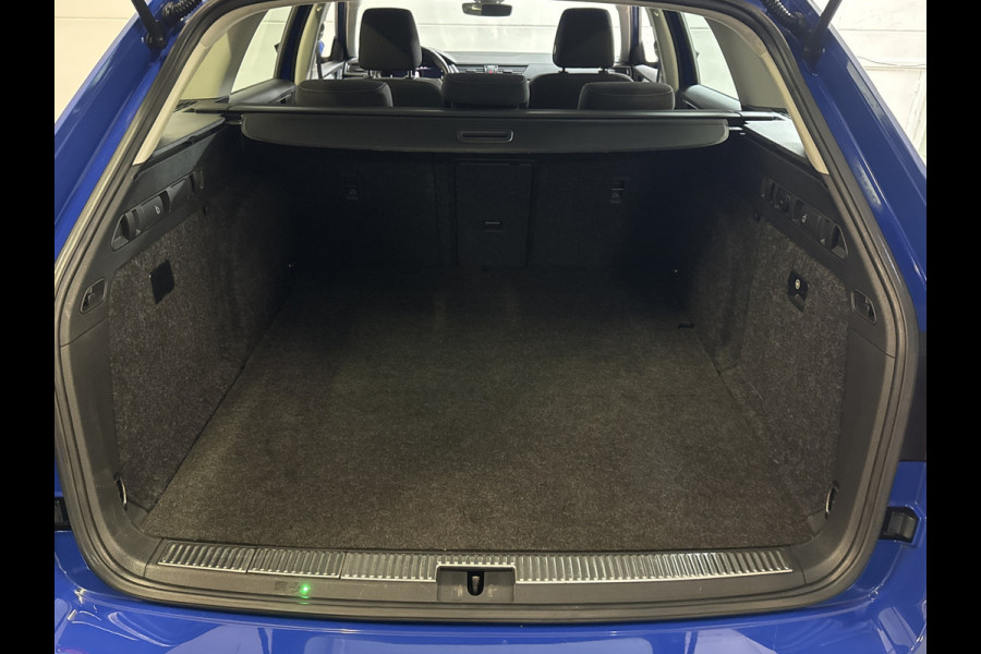Škoda Superb Combi iV 218PK DSG HYBRID BUSINESS TREKHAAK/NAVI/CANTON-AUDIO