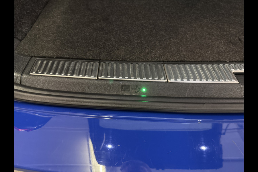 Škoda Superb Combi iV 218PK DSG HYBRID BUSINESS TREKHAAK/NAVI/CANTON-AUDIO