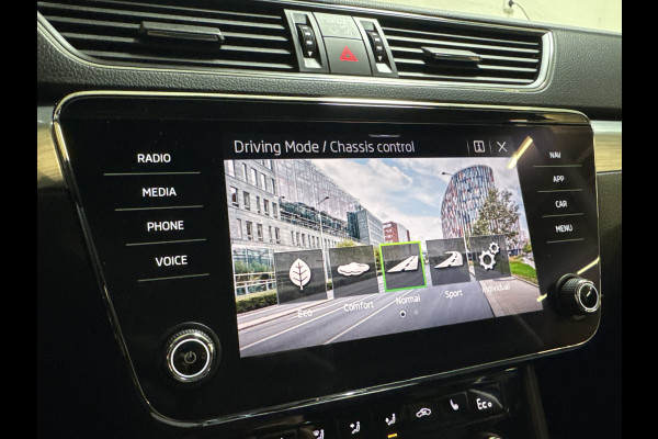 Škoda Superb Combi iV 218PK DSG HYBRID BUSINESS TREKHAAK/NAVI/CANTON-AUDIO