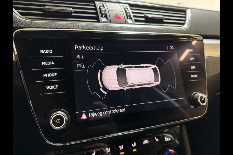Škoda Superb Combi iV 218PK DSG HYBRID BUSINESS TREKHAAK/NAVI/CANTON-AUDIO