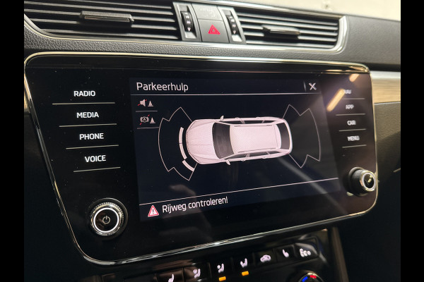 Škoda Superb Combi iV 218PK DSG HYBRID BUSINESS TREKHAAK/NAVI/CANTON-AUDIO