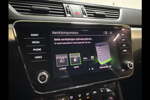 Škoda Superb Combi iV 218PK DSG HYBRID BUSINESS TREKHAAK/NAVI/CANTON-AUDIO