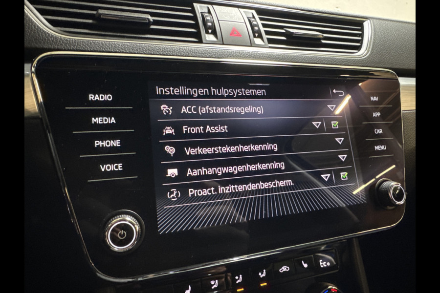 Škoda Superb Combi iV 218PK DSG HYBRID BUSINESS TREKHAAK/NAVI/CANTON-AUDIO