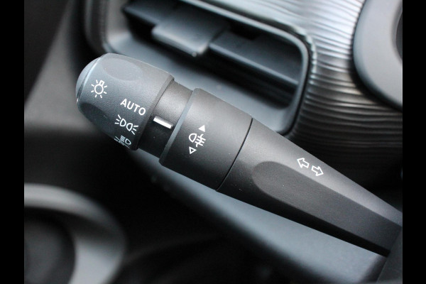 Jeep Avenger Longitude 54 kWh Automaat Navigatie Apple Carplay/Android Auto Parkeersensoren Cruise Control Stoelverwarming Full LED Virtual Cockpit Climate Control