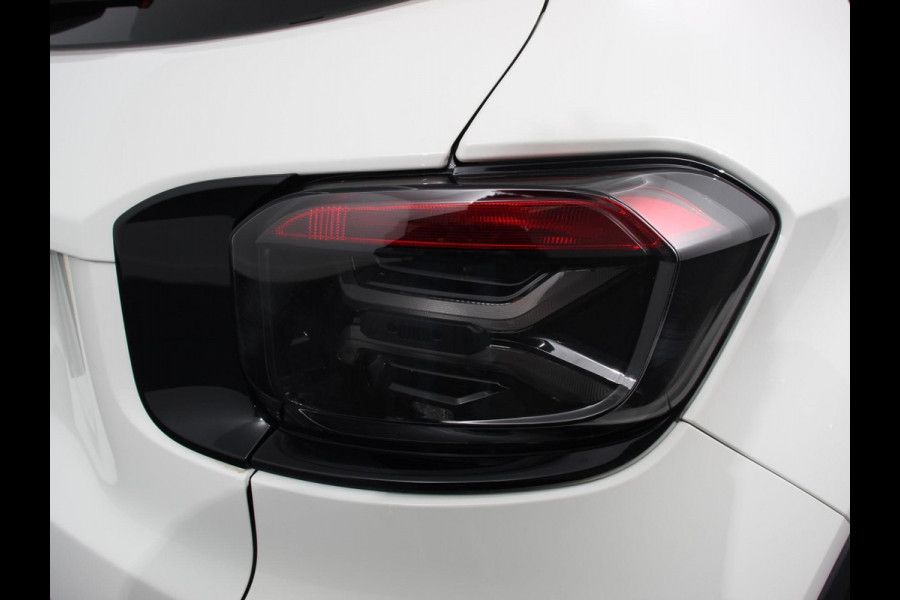 Jeep Avenger Longitude 54 kWh Automaat Navigatie Apple Carplay/Android Auto Parkeersensoren Cruise Control Stoelverwarming Full LED Virtual Cockpit Climate Control