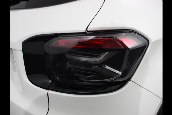 Jeep Avenger Longitude 54 kWh Automaat Navigatie Apple Carplay/Android Auto Parkeersensoren Cruise Control Stoelverwarming Full LED Virtual Cockpit Climate Control