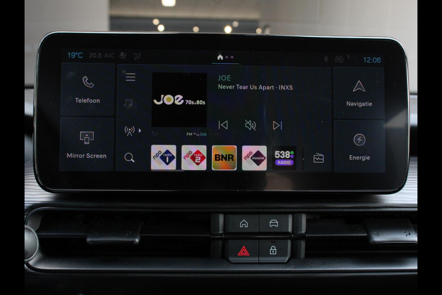 Jeep Avenger Longitude 54 kWh Automaat Navigatie Apple Carplay/Android Auto Parkeersensoren Cruise Control Stoelverwarming Full LED Virtual Cockpit Climate Control