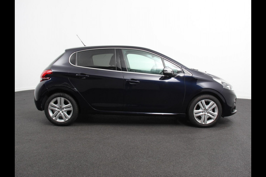 Peugeot 208 1.2 PureTech 110pk Automaat Allure Cruise control Parkeersensoren achter LED Navigatie Climate Control Extra Getint glas Lichtmetalen Velgen