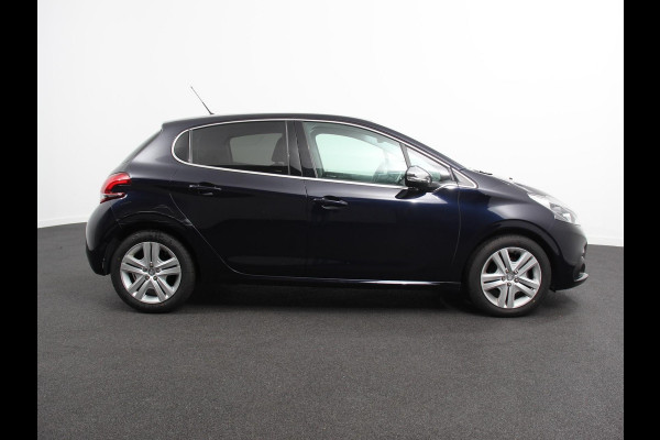 Peugeot 208 1.2 PureTech 110pk Automaat Allure Cruise control Parkeersensoren achter LED Navigatie Climate Control Extra Getint glas Lichtmetalen Velgen