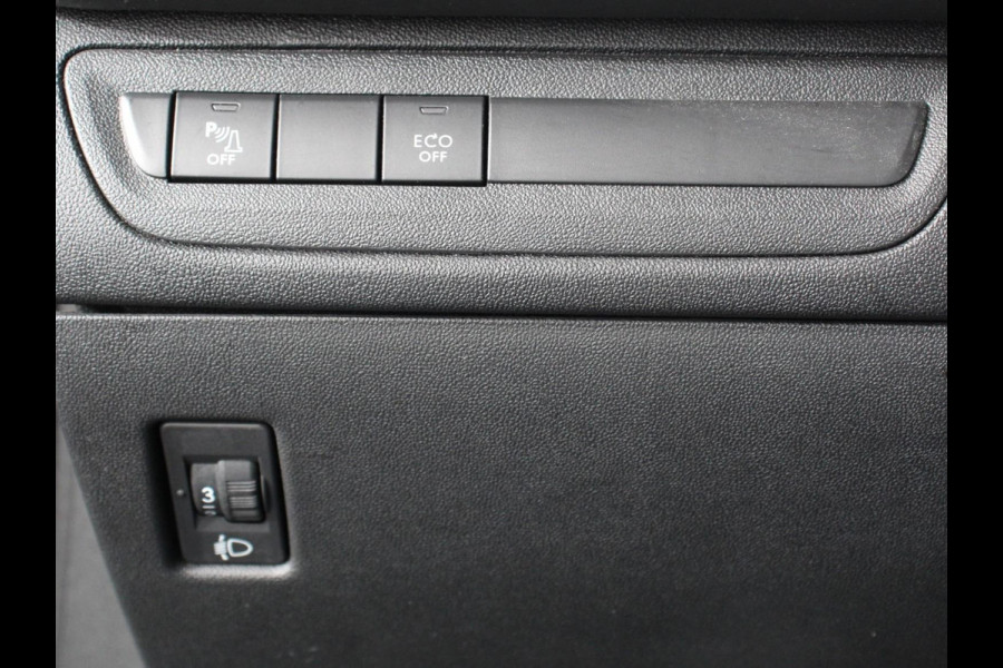 Peugeot 208 1.2 PureTech 110pk Automaat Allure Cruise control Parkeersensoren achter LED Navigatie Climate Control Extra Getint glas Lichtmetalen Velgen