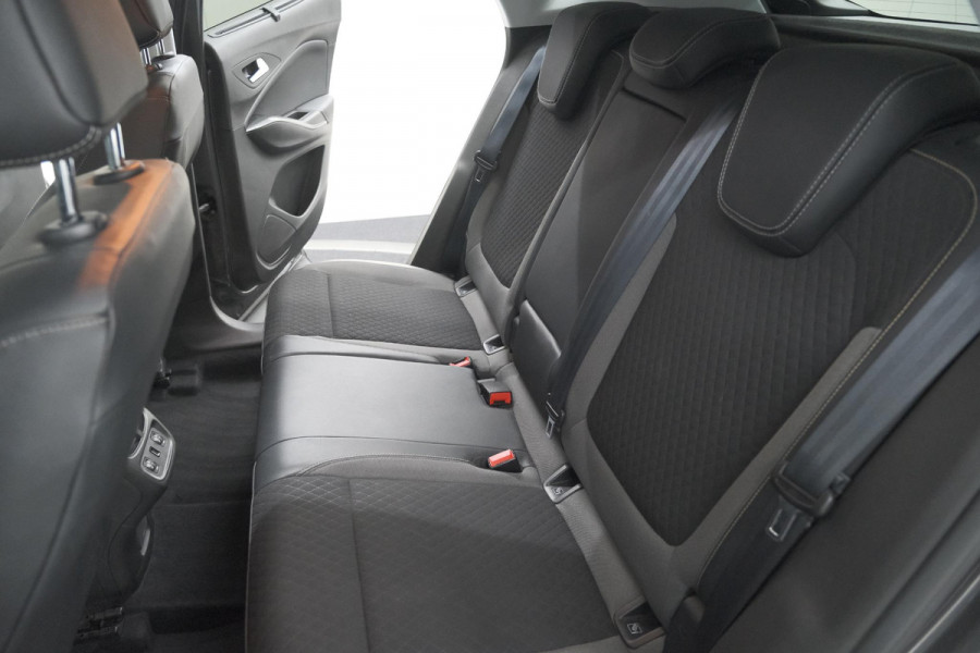 Opel Grandland X Turbo 130 EAT8 Innovation | Trekhaak | Dodehoekdetectie | Apple Carplay | Pack Winter