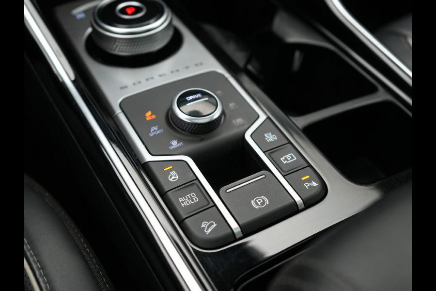 Kia Sorento 1.6 T-GDI 4WD ExecutiveLine PHEV 265pk Dealer O.H. | Trekhaak Afn. | Panodak | Adaptive Cruise | Head Up | Luxe Lederen Comfortstoelen Memory & Ventilatie | 360 Camera | Bose Sound | Stoelen & Stuur Verwarmd | Blis | Keyless | Plug In Hybrid