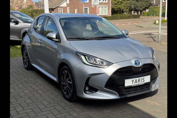 Toyota Yaris 1.5 Hybrid Dynamic | Lichtmetalen velgen, LED, Keyless, Startknop, Licht + Regensensor, Apple CarPlay/Android Auto