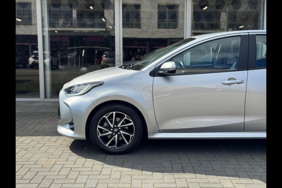 Toyota Yaris 1.5 Hybrid Dynamic | Lichtmetalen velgen, LED, Keyless, Startknop, Licht + Regensensor, Apple CarPlay/Android Auto
