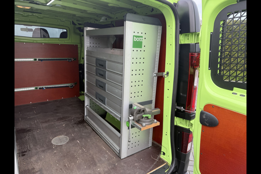 Renault Trafic 1.6 dCi / L1H1 / 1e EIG. / INRICHTING / TREKHAAK / AIRCO / CRUISE / LED / NAVI / 3-ZITS