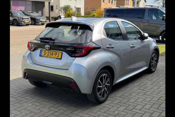 Toyota Yaris 1.5 Hybrid Dynamic | Lichtmetalen velgen, LED, Keyless, Startknop, Licht + Regensensor, Apple CarPlay/Android Auto