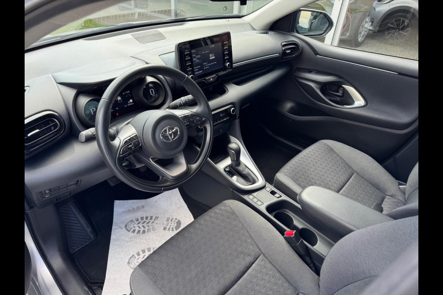 Toyota Yaris 1.5 Hybrid Dynamic | Lichtmetalen velgen, LED, Keyless, Startknop, Licht + Regensensor, Apple CarPlay/Android Auto