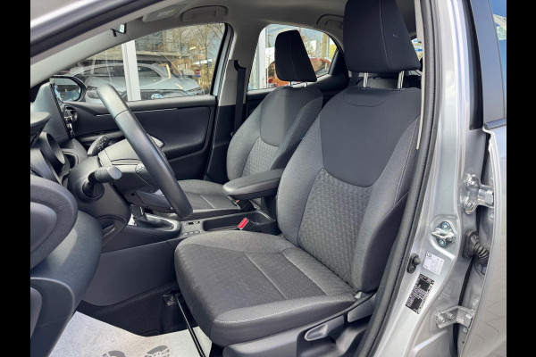 Toyota Yaris 1.5 Hybrid Dynamic | Lichtmetalen velgen, LED, Keyless, Startknop, Licht + Regensensor, Apple CarPlay/Android Auto