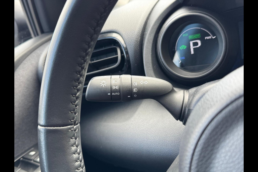 Toyota Yaris 1.5 Hybrid Dynamic | Lichtmetalen velgen, LED, Keyless, Startknop, Licht + Regensensor, Apple CarPlay/Android Auto