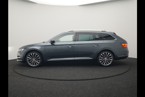 Škoda Superb Combi 1.4 TSI iV Laurin & Klement PHEV 218pk Dealer O.H. | Adaptive Cruise | 360 Camera | Canton Audio | Lederen Comfortstoelen Memory & Massage & Ventilatie | Sfeerverlichting | Stoelen & Stuur Verwarmd | Apple Carplay | Blis | Keyless | Plug In Hybrid |