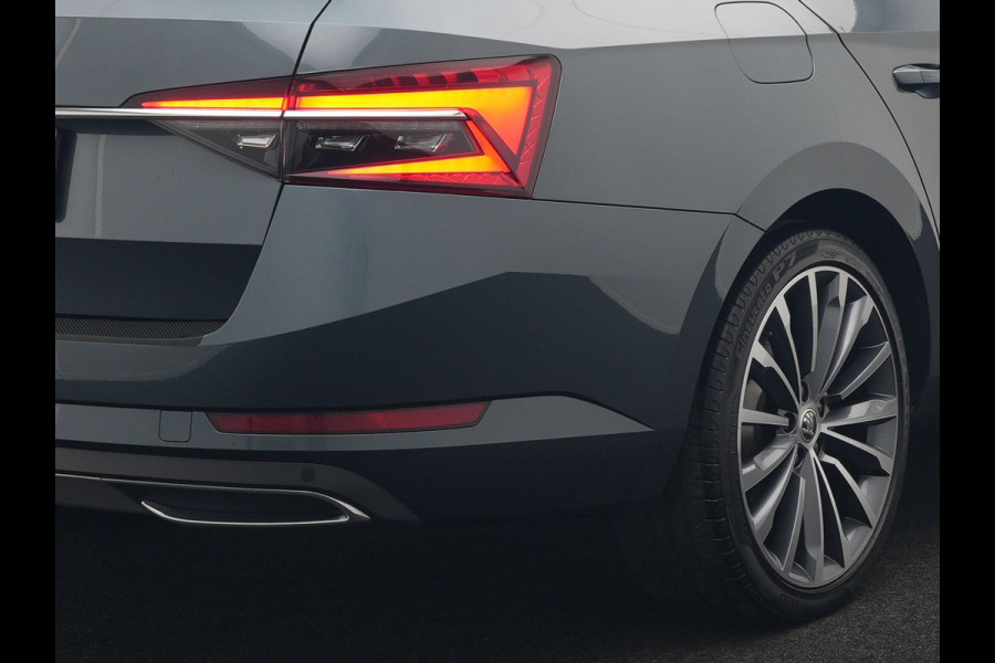 Škoda Superb Combi 1.4 TSI iV Laurin & Klement PHEV 218pk Dealer O.H. | Adaptive Cruise | 360 Camera | Canton Audio | Lederen Comfortstoelen Memory & Massage & Ventilatie | Sfeerverlichting | Stoelen & Stuur Verwarmd | Apple Carplay | Blis | Keyless | Plug In Hybrid |