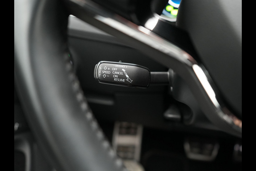 Škoda Superb Combi 1.4 TSI iV Laurin & Klement PHEV 218pk Dealer O.H. | Adaptive Cruise | 360 Camera | Canton Audio | Lederen Comfortstoelen Memory & Massage & Ventilatie | Sfeerverlichting | Stoelen & Stuur Verwarmd | Apple Carplay | Blis | Keyless | Plug In Hybrid |