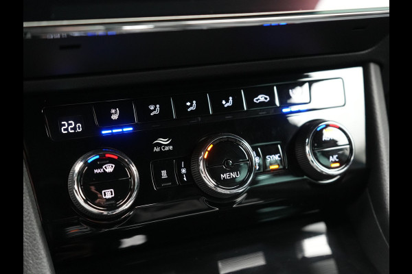 Škoda Superb Combi 1.4 TSI iV Laurin & Klement PHEV 218pk Dealer O.H. | Adaptive Cruise | 360 Camera | Canton Audio | Lederen Comfortstoelen Memory & Massage & Ventilatie | Sfeerverlichting | Stoelen & Stuur Verwarmd | Apple Carplay | Blis | Keyless | Plug In Hybrid |