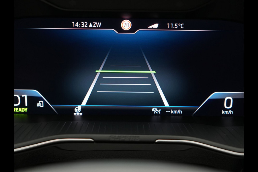Škoda Superb Combi 1.4 TSI iV Laurin & Klement PHEV 218pk Dealer O.H. | Adaptive Cruise | 360 Camera | Canton Audio | Lederen Comfortstoelen Memory & Massage & Ventilatie | Sfeerverlichting | Stoelen & Stuur Verwarmd | Apple Carplay | Blis | Keyless | Plug In Hybrid |