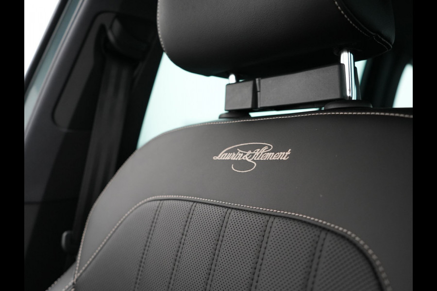 Škoda Superb Combi 1.4 TSI iV Laurin & Klement PHEV 218pk Dealer O.H. | Adaptive Cruise | 360 Camera | Canton Audio | Lederen Comfortstoelen Memory & Massage & Ventilatie | Sfeerverlichting | Stoelen & Stuur Verwarmd | Apple Carplay | Blis | Keyless | Plug In Hybrid |