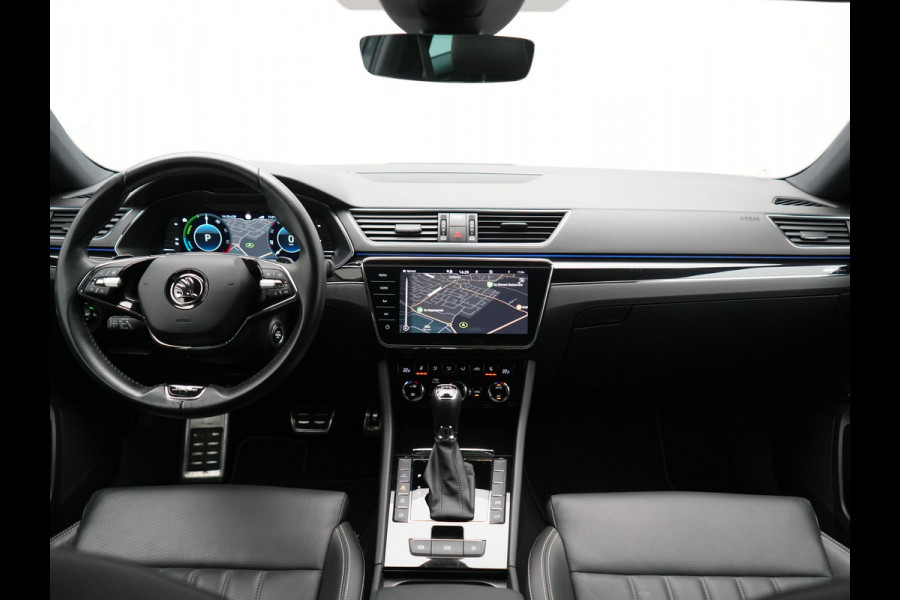Škoda Superb Combi 1.4 TSI iV Laurin & Klement PHEV 218pk Dealer O.H. | Adaptive Cruise | 360 Camera | Canton Audio | Lederen Comfortstoelen Memory & Massage & Ventilatie | Sfeerverlichting | Stoelen & Stuur Verwarmd | Apple Carplay | Blis | Keyless | Plug In Hybrid |