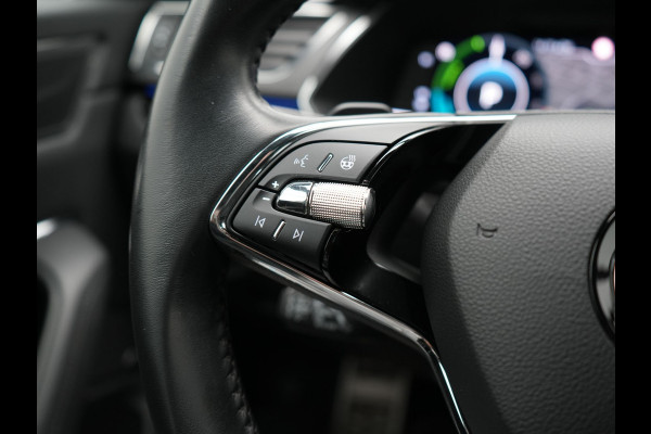 Škoda Superb Combi 1.4 TSI iV Laurin & Klement PHEV 218pk Dealer O.H. | Adaptive Cruise | 360 Camera | Canton Audio | Lederen Comfortstoelen Memory & Massage & Ventilatie | Sfeerverlichting | Stoelen & Stuur Verwarmd | Apple Carplay | Blis | Keyless | Plug In Hybrid |