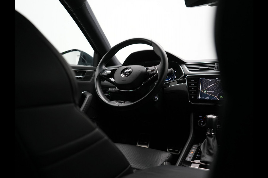 Škoda Superb Combi 1.4 TSI iV Laurin & Klement PHEV 218pk Dealer O.H. | Adaptive Cruise | 360 Camera | Canton Audio | Lederen Comfortstoelen Memory & Massage & Ventilatie | Sfeerverlichting | Stoelen & Stuur Verwarmd | Apple Carplay | Blis | Keyless | Plug In Hybrid |
