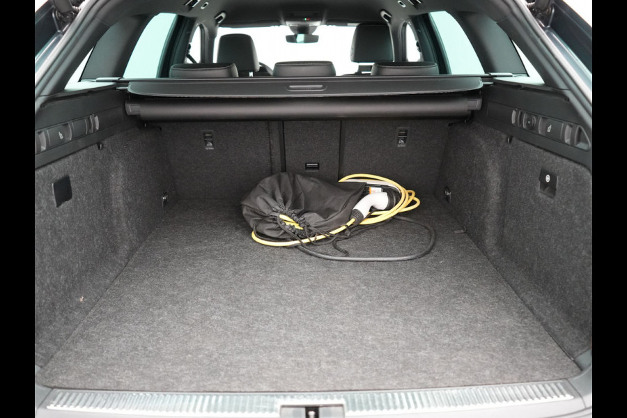 Škoda Superb Combi 1.4 TSI iV Laurin & Klement PHEV 218pk Dealer O.H. | Adaptive Cruise | 360 Camera | Canton Audio | Lederen Comfortstoelen Memory & Massage & Ventilatie | Sfeerverlichting | Stoelen & Stuur Verwarmd | Apple Carplay | Blis | Keyless | Plug In Hybrid |