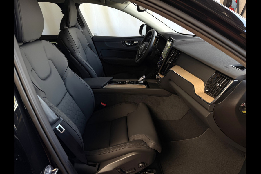 Volvo XC60 2.0 T6 AWD ULTRA DARK NIEUWE AUTO ELEK.TREKHAAK HARMAN KARDON HEADUP 360.CAM LEER SCHUIFDAK PHEV Plug in Hybrid ✅ Top Auto's Wijchen ,  Altijd een Ruim aanbod van Volvo's i  BUSINESS / CORE / BRIGHT / DARK / ULTRA DARK / PLUS DARK / BLACK EDITION  / ESSENTIAL / T6 / T8 ✅