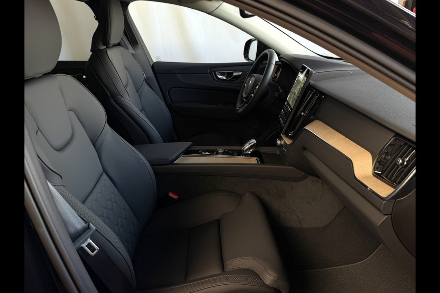 Volvo XC60 2.0 T6 AWD ULTRA DARK NIEUWE AUTO ELEK.TREKHAAK HARMAN KARDON HEADUP 360.CAM LEER SCHUIFDAK PHEV Plug in Hybrid ✅ Top Auto's Wijchen ,  Altijd een Ruim aanbod van Volvo's i  BUSINESS / CORE / BRIGHT / DARK / ULTRA DARK / PLUS DARK / BLACK EDITION  / ESSENTIAL / T6 / T8 ✅