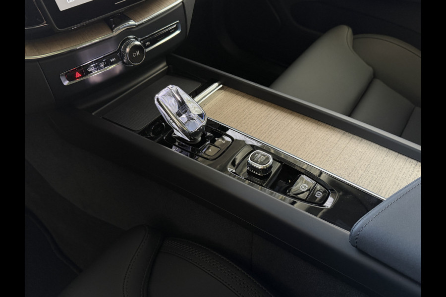 Volvo XC60 2.0 T6 AWD ULTRA DARK NIEUWE AUTO ELEK.TREKHAAK HARMAN KARDON HEADUP 360.CAM LEER SCHUIFDAK PHEV Plug in Hybrid ✅ Top Auto's Wijchen ,  Altijd een Ruim aanbod van Volvo's i  BUSINESS / CORE / BRIGHT / DARK / ULTRA DARK / PLUS DARK / BLACK EDITION  / ESSENTIAL / T6 / T8 ✅