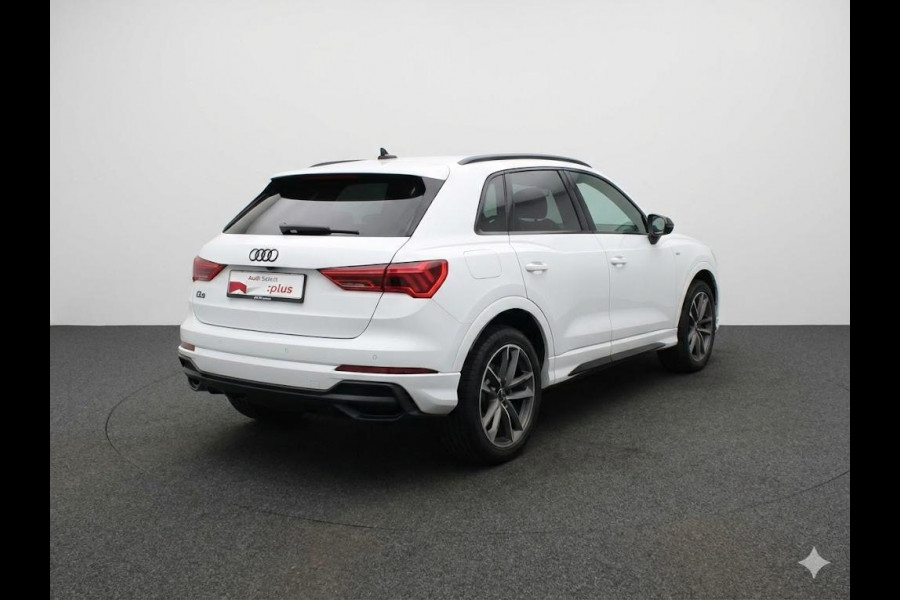 Audi Q3 45 TFSI e S edition 245pk | Panoramadak | Navgatie | Keyless Entry | Matrix Led |