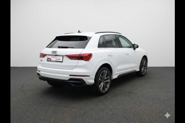 Audi Q3 45 TFSI e S edition 245pk | Panoramadak | Navgatie | Keyless Entry | Matrix Led |