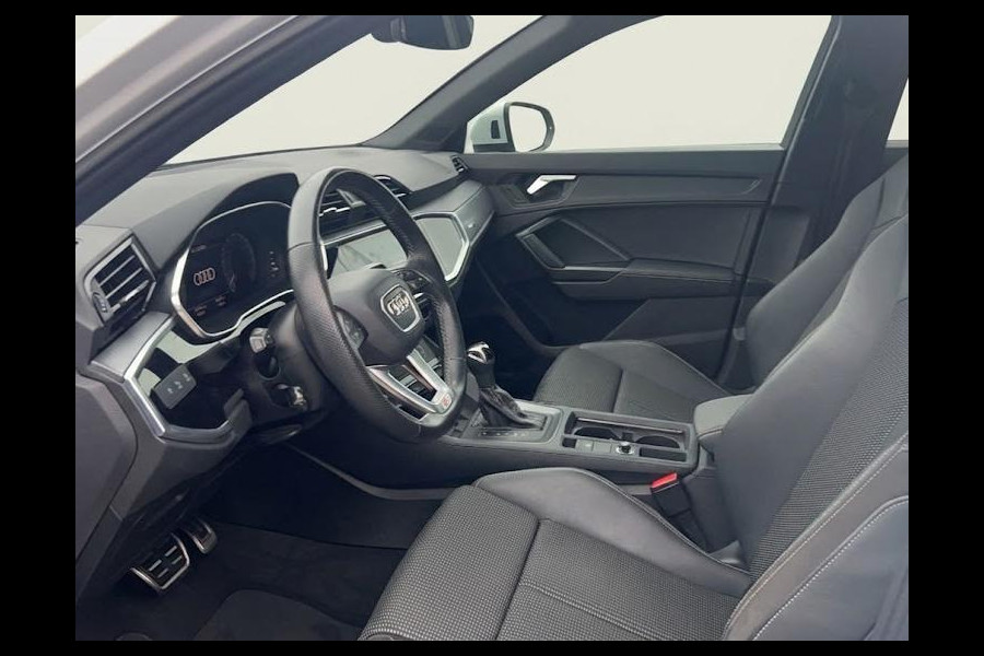 Audi Q3 45 TFSI e S edition 245pk | Panoramadak | Navgatie | Keyless Entry | Matrix Led |