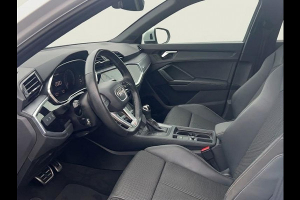 Audi Q3 45 TFSI e S edition 245pk | Panoramadak | Navgatie | Keyless Entry | Matrix Led |