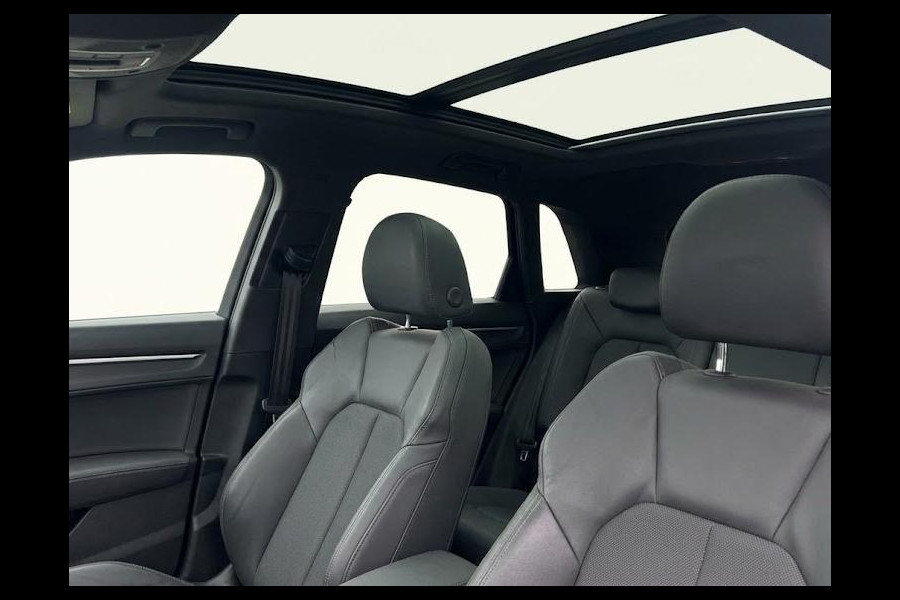 Audi Q3 45 TFSI e S edition 245pk | Panoramadak | Navgatie | Keyless Entry | Matrix Led |