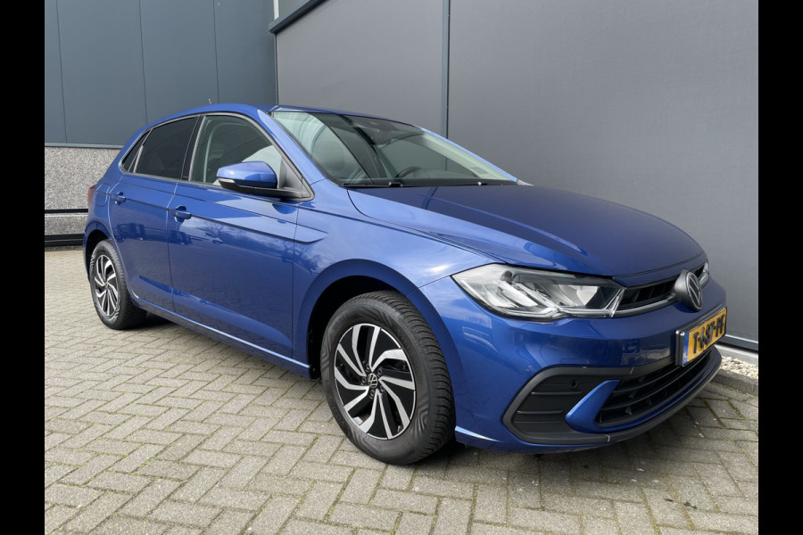 Volkswagen Polo 1.0 TSI Life Business Achteruitrijcamera - Apple carplay - Airco - Cruise control - Parkeersensoren - Bluetooth - Led verlichting - Navigatie - Radio - Licht metalen velgen 15 inch - Stoelverwarming - Start/stop systeem - Stuur leder - Stuur multifunctioneel