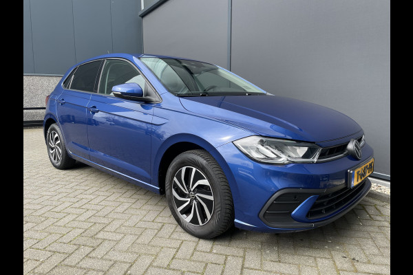 Volkswagen Polo 1.0 TSI Life Business Achteruitrijcamera - Apple carplay - Airco - Cruise control - Parkeersensoren - Bluetooth - Led verlichting - Navigatie - Radio - Licht metalen velgen 15 inch - Stoelverwarming - Start/stop systeem - Stuur leder - Stuur multifunctioneel