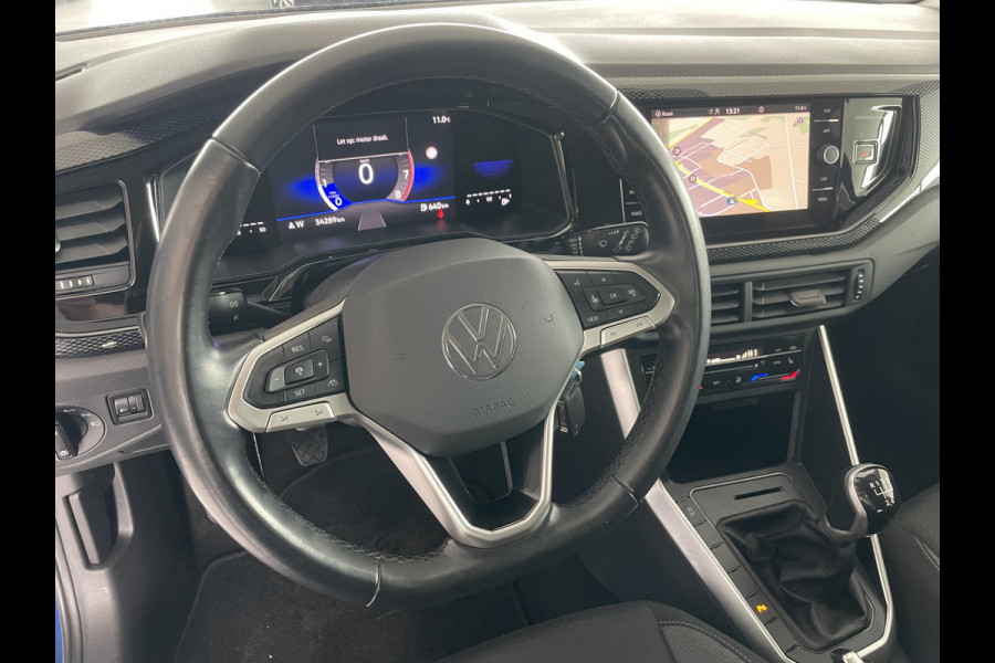Volkswagen Polo 1.0 TSI Life Business Achteruitrijcamera - Apple carplay - Airco - Cruise control - Parkeersensoren - Bluetooth - Led verlichting - Navigatie - Radio - Licht metalen velgen 15 inch - Stoelverwarming - Start/stop systeem - Stuur leder - Stuur multifunctioneel