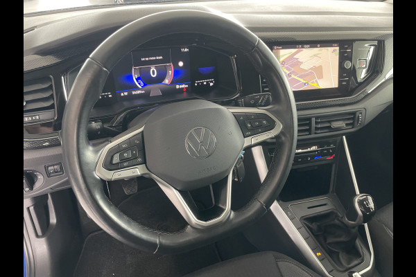 Volkswagen Polo 1.0 TSI Life Business Achteruitrijcamera - Apple carplay - Airco - Cruise control - Parkeersensoren - Bluetooth - Led verlichting - Navigatie - Radio - Licht metalen velgen 15 inch - Stoelverwarming - Start/stop systeem - Stuur leder - Stuur multifunctioneel