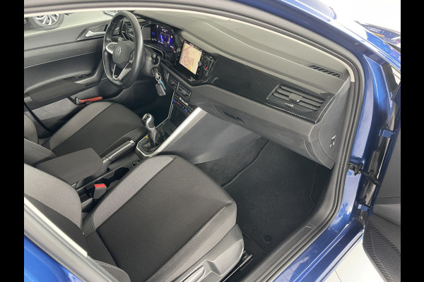 Volkswagen Polo 1.0 TSI Life Business Achteruitrijcamera - Apple carplay - Airco - Cruise control - Parkeersensoren - Bluetooth - Led verlichting - Navigatie - Radio - Licht metalen velgen 15 inch - Stoelverwarming - Start/stop systeem - Stuur leder - Stuur multifunctioneel