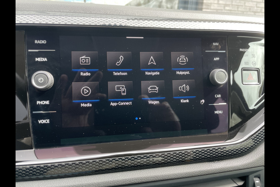 Volkswagen Polo 1.0 TSI Life Business Achteruitrijcamera - Apple carplay - Airco - Cruise control - Parkeersensoren - Bluetooth - Led verlichting - Navigatie - Radio - Licht metalen velgen 15 inch - Stoelverwarming - Start/stop systeem - Stuur leder - Stuur multifunctioneel