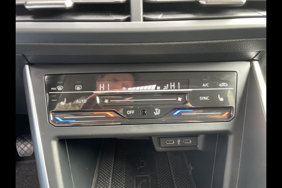 Volkswagen Polo 1.0 TSI Life Business Achteruitrijcamera - Apple carplay - Airco - Cruise control - Parkeersensoren - Bluetooth - Led verlichting - Navigatie - Radio - Licht metalen velgen 15 inch - Stoelverwarming - Start/stop systeem - Stuur leder - Stuur multifunctioneel